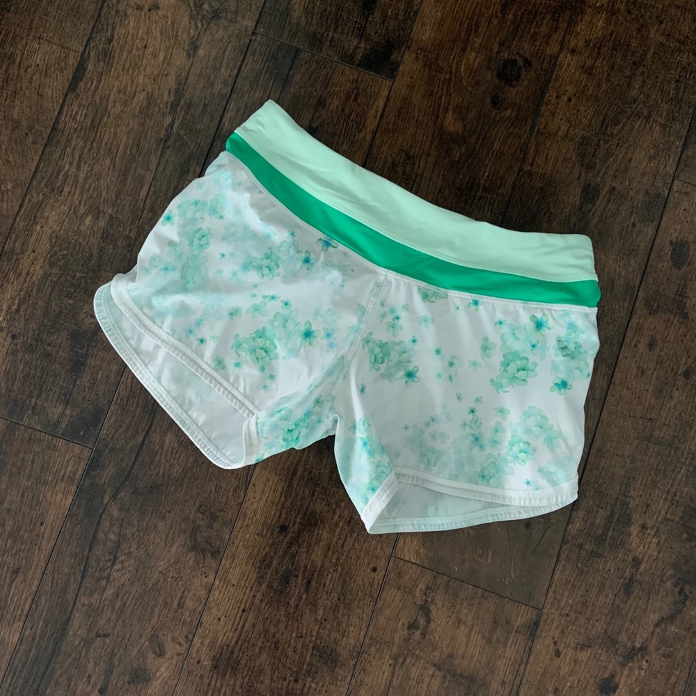 Lululemon Speed Up Shorts size 6